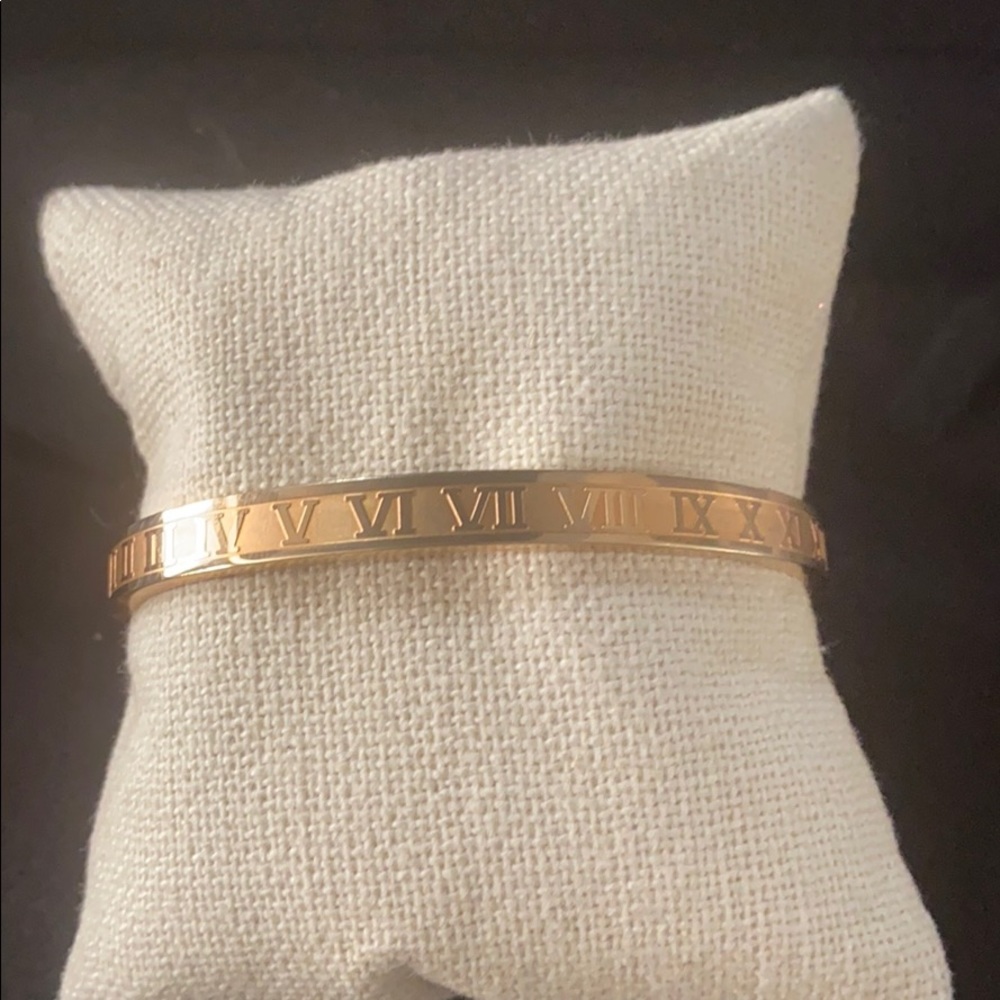Gold Stainless steel bracelet with Roman numerals